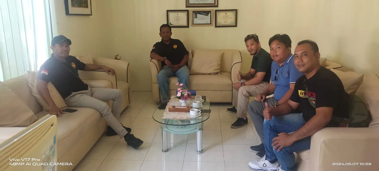 Rokok Ilegal Menjamur di Banyuwangi, Ketum Aliansi SNI dan Tim Awak Media, Datangi Kantor Bea Cukai Banyuwangi