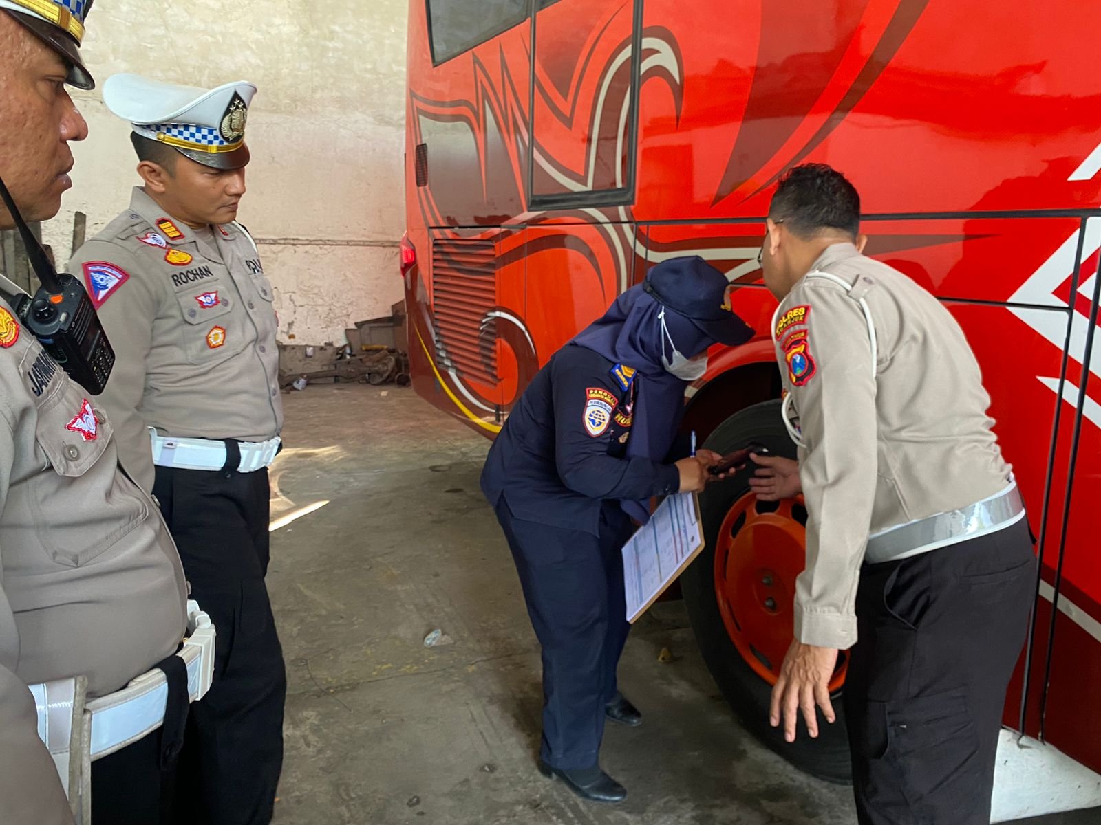 Antisipasi Libur Sekolah Polres Nganjuk Gelar Ram Check Secara Acak Bagi Armada Bus