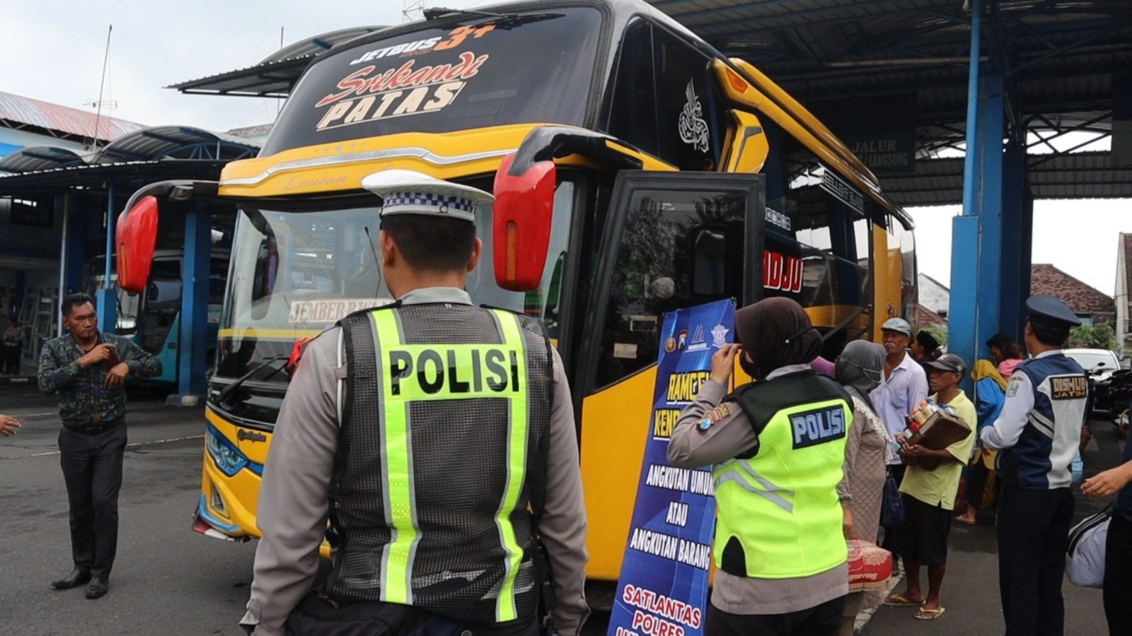 Sukseskan WWF 2024, Personel Gabungan Polres Lumajang Patroli KRYD di Terminal Minak Koncar 