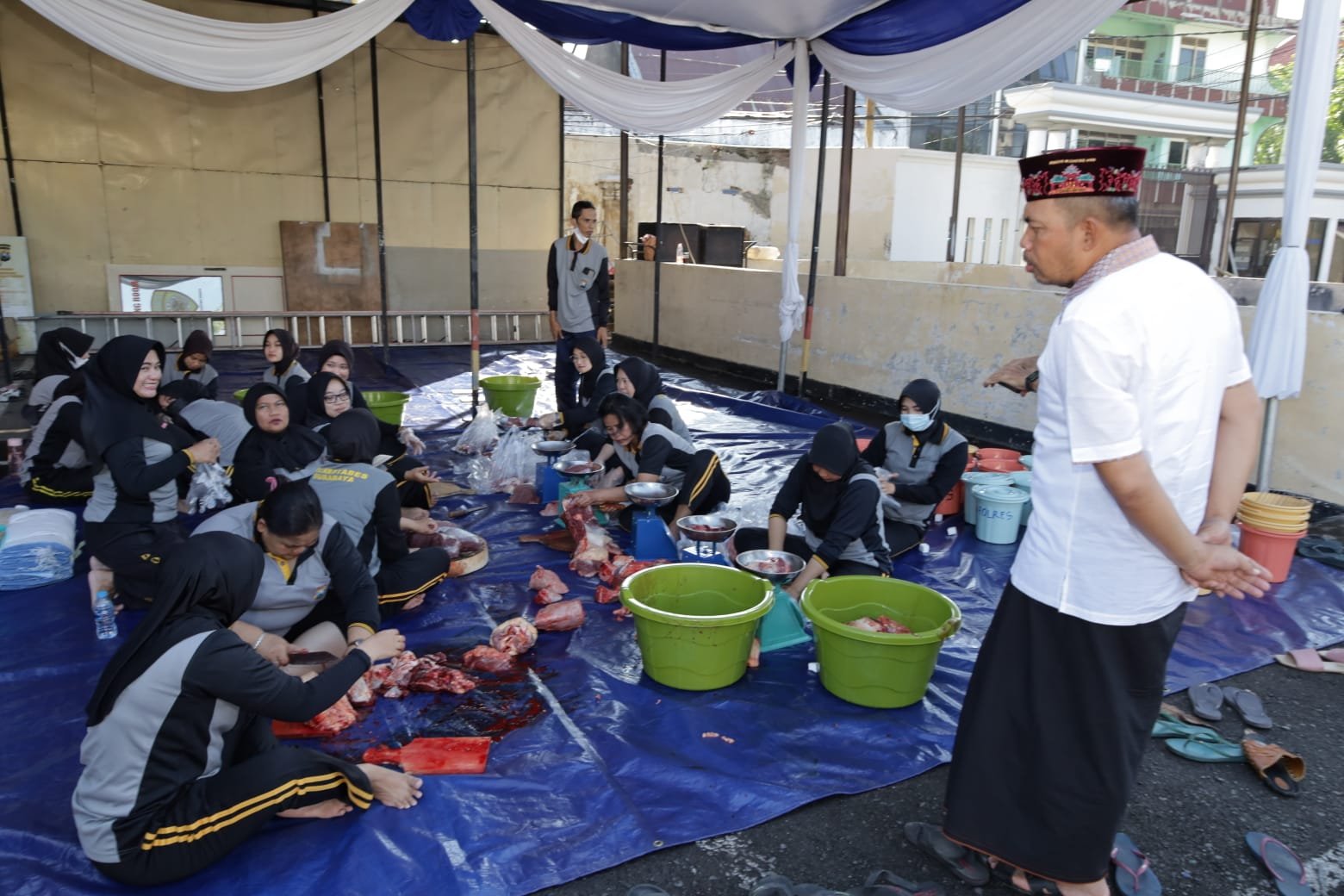 Hari Raya Idul Adha 1445 H, Polrestabes Surabaya Menerima dan Menyalurkan 143 Hewan Kurban