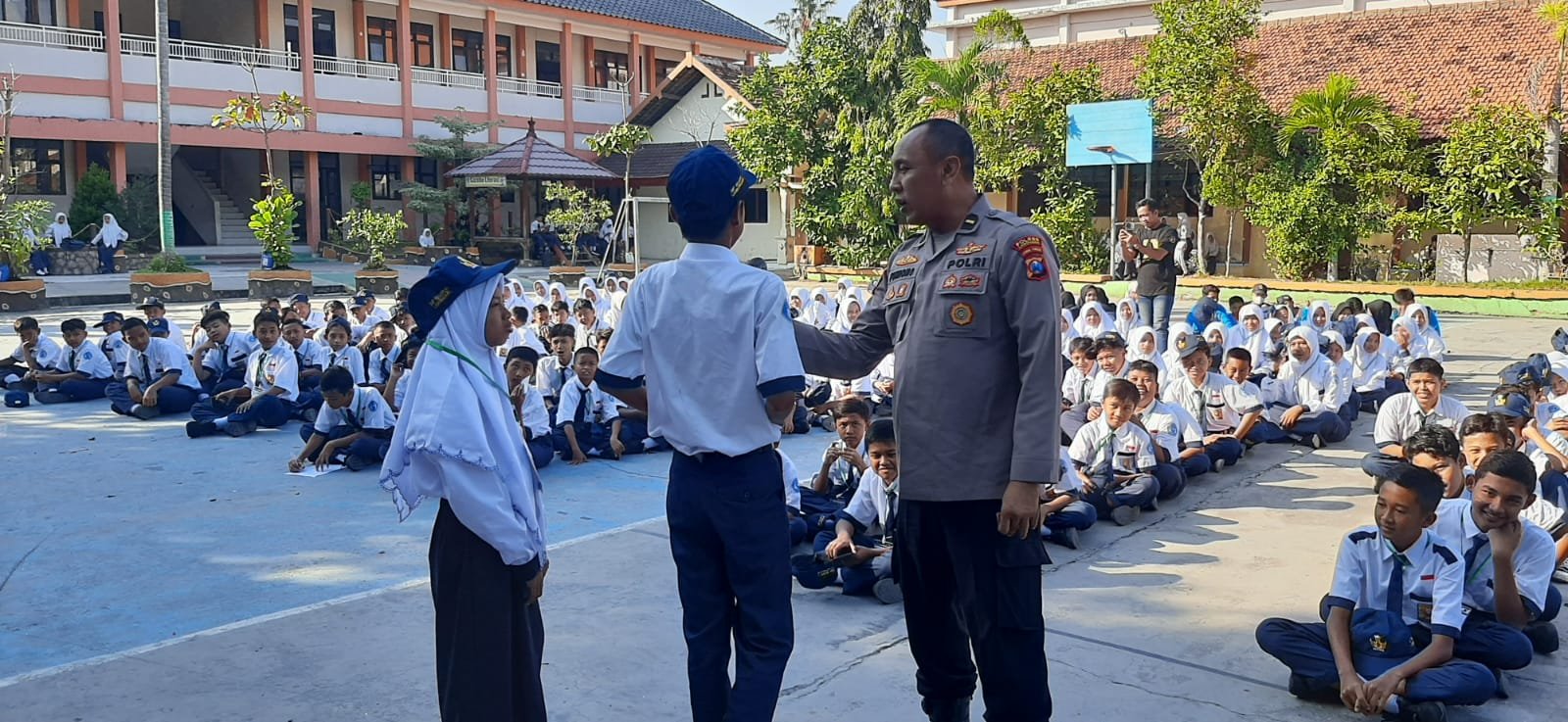 Cegah Kenakalan Remaja, Polres Lamongan Beri Edukasi Pelajar Tentang Bahaya Narkoba Dan Bullying