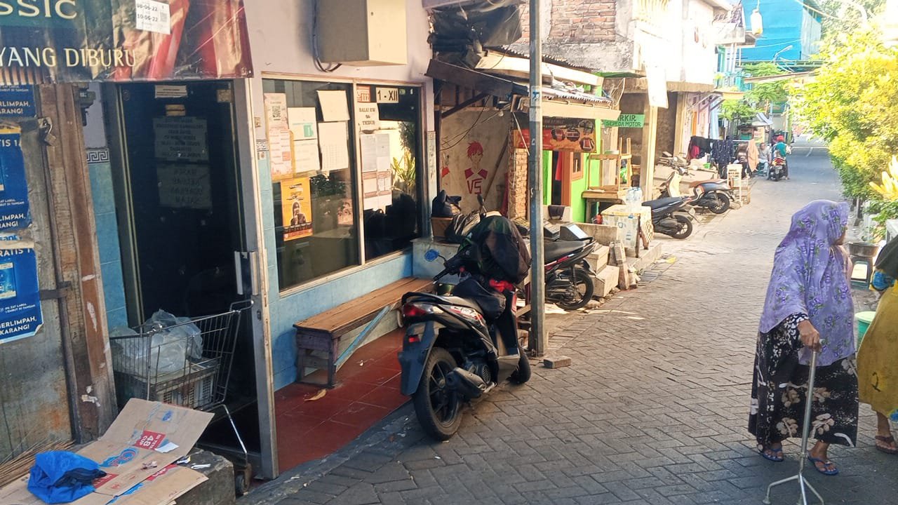 Tempat kejadian pemukulan orang keterbelakangan cacat mental