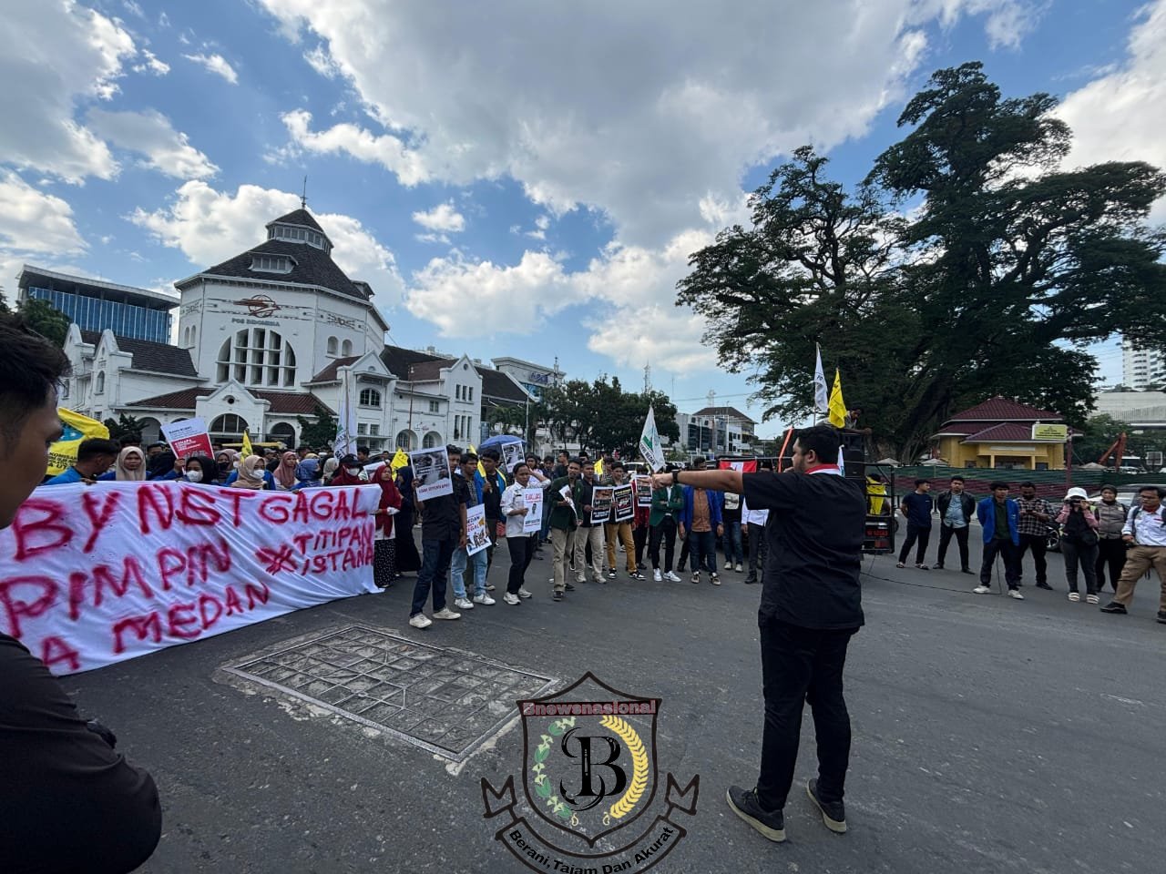 Bobby Nst Gagal Pimpin Kota Medan" Tulisan di Kain Putih Mimbar Rakyat Cipayung Plus Kota Medan