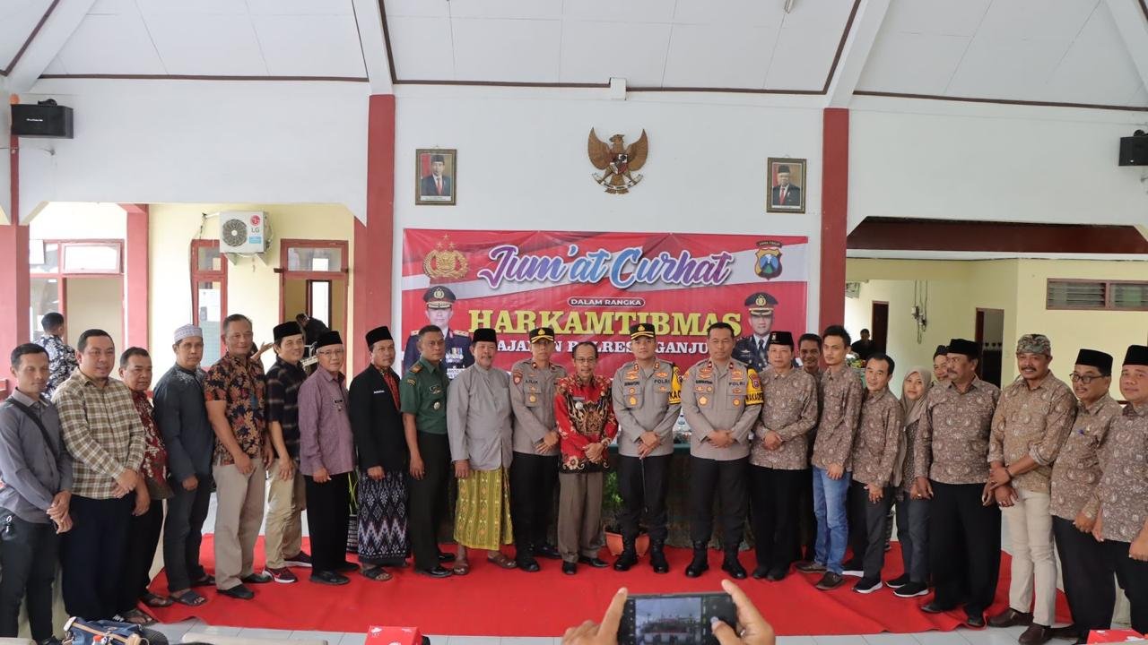 Kapolres Nganjuk Gelar Program Jum’at Curhat, Upaya Pupuk Sinergisitas Jelang Pilkada Serentak 2024