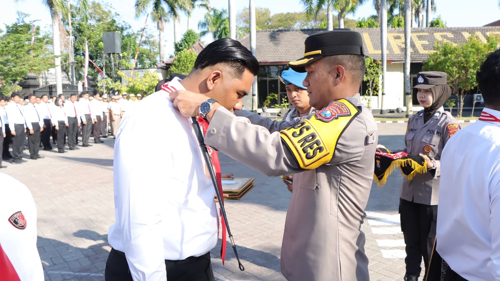 Kapolres Apresiasi Prestasi 11 Anggota Polres Nganjuk dengan Beri Piagam Penghargaan