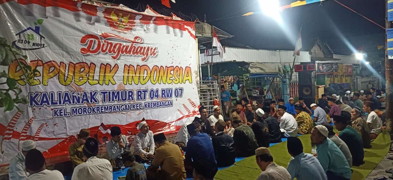 Warga Kalianak Timur RT .04 Sambut Malam Hari HUT RI ke 79, Serta Adakan Perayaan Pemotongan Tumpeng