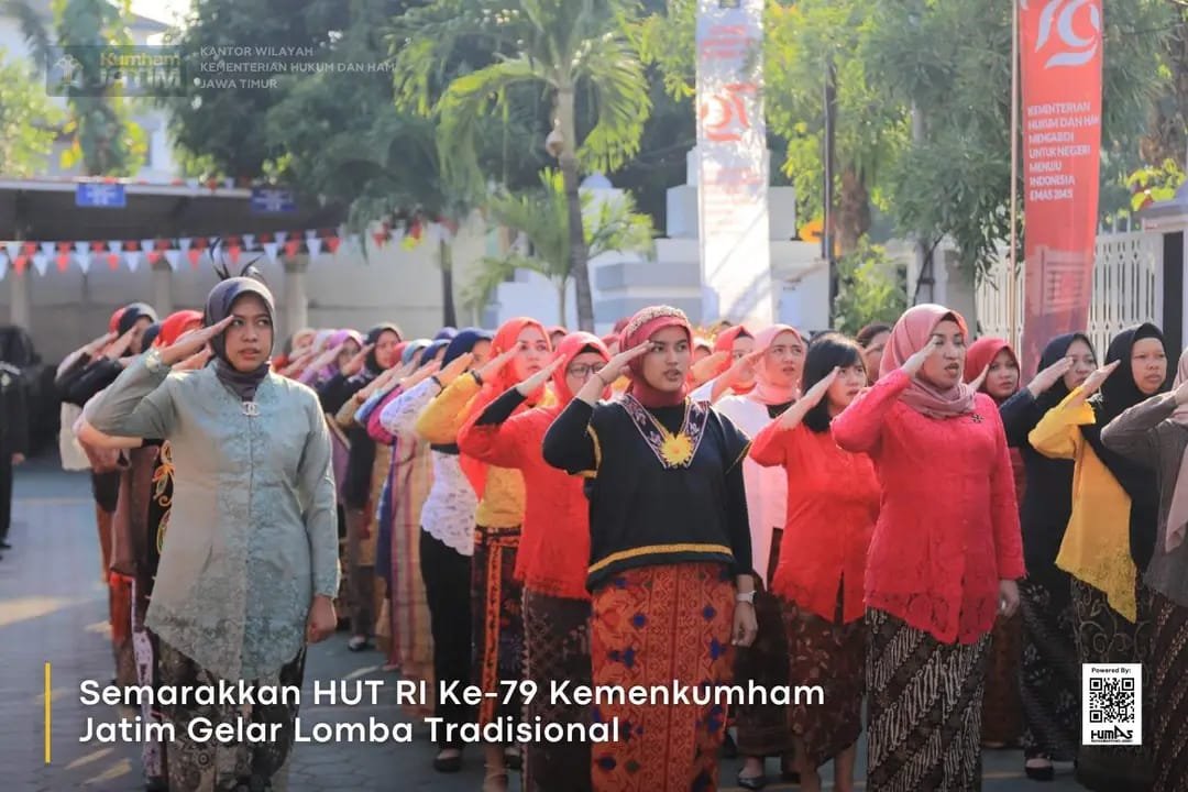 Berbaju Adat, Kakanwil Kemenkumham Jatim Pimpin Upacara HUT ke-79 RI 