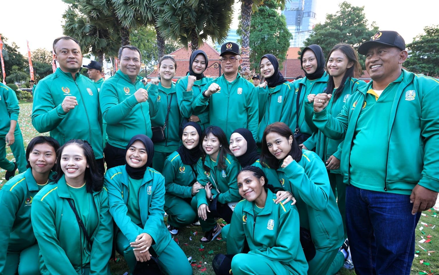 Berangkatkan Kontingen Jatim Berlaga di PON XXI Pj Gubernur dan Kapolda Jatim Beri Motivasi Atlet