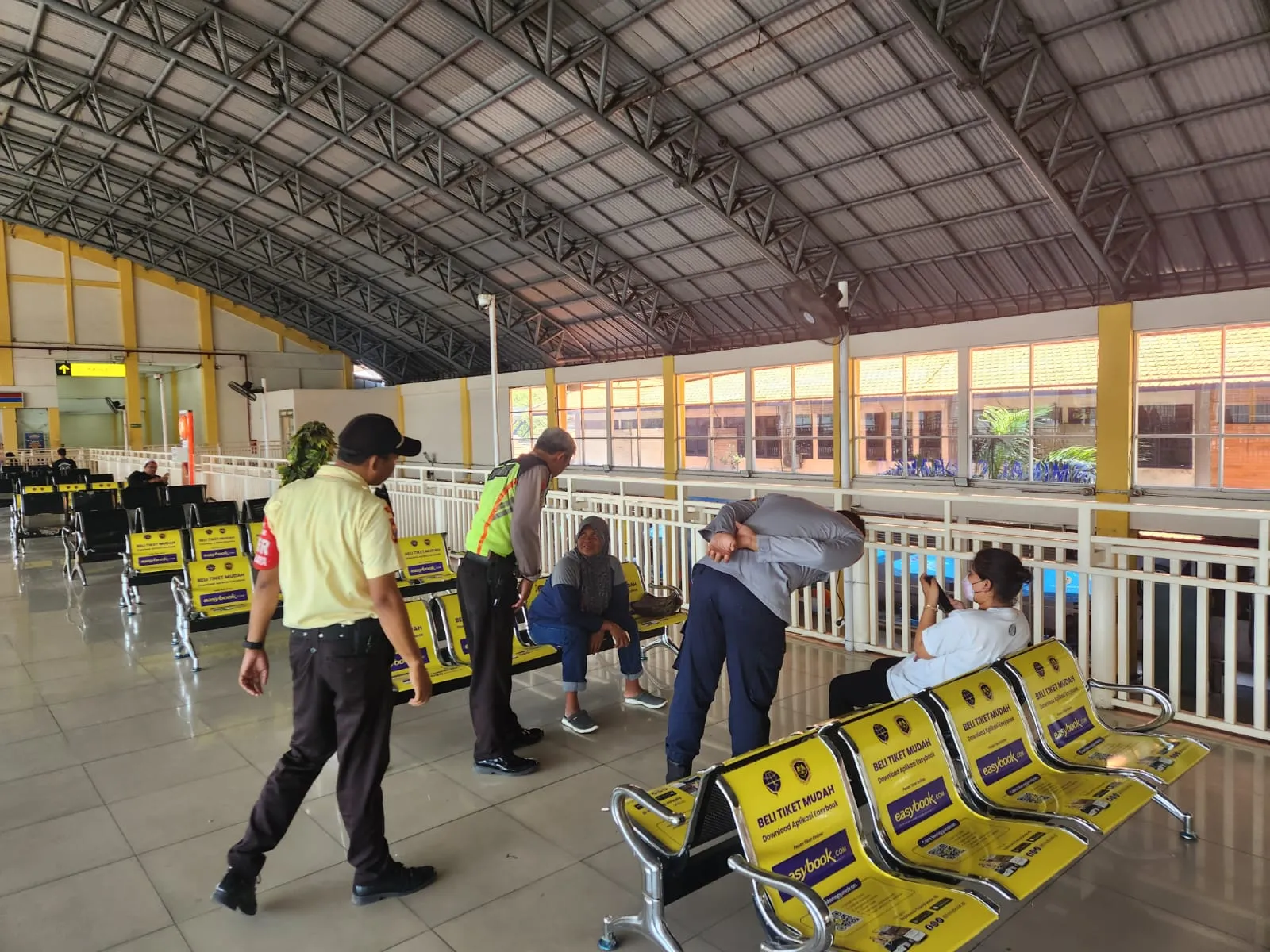 IAF 2024, Polresta Sidoarjo Amankan Bus Tujuan Bali di Terminal Purabaya