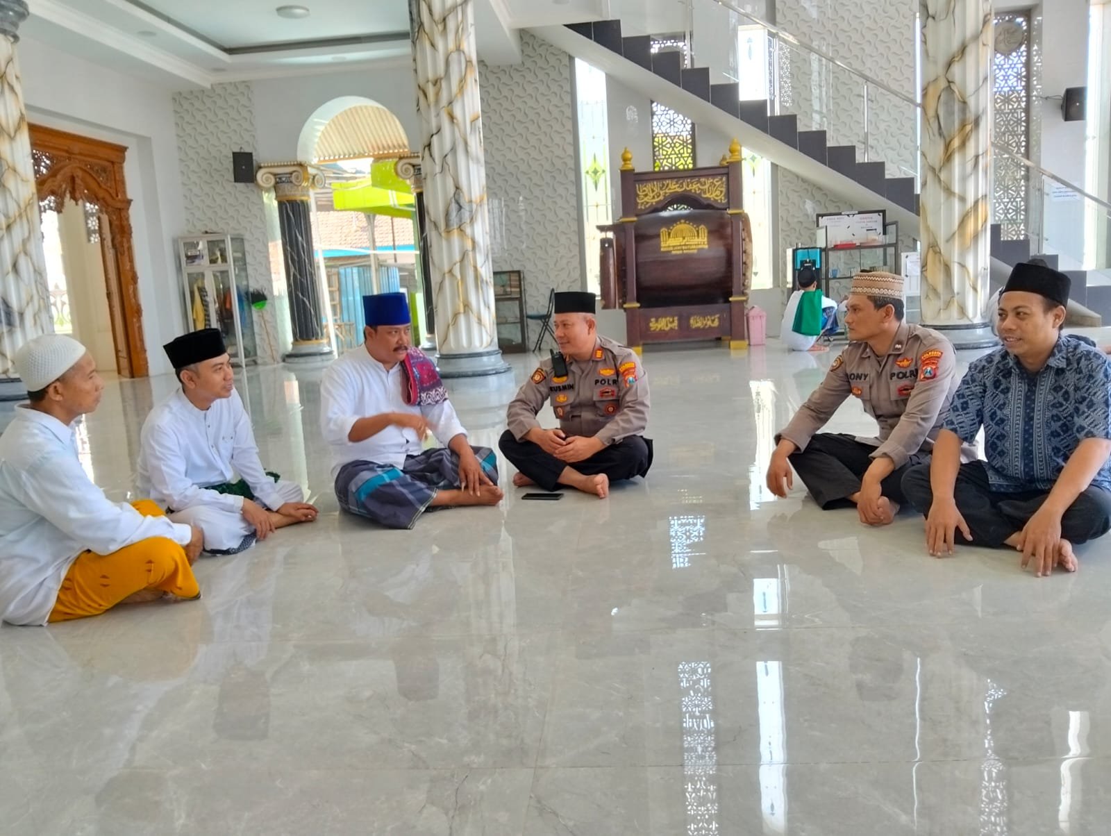 Polresta Banyuwangi Gelar Safari di Jumat Curhat Upaya Cooling System Jelang Pilkada 2024