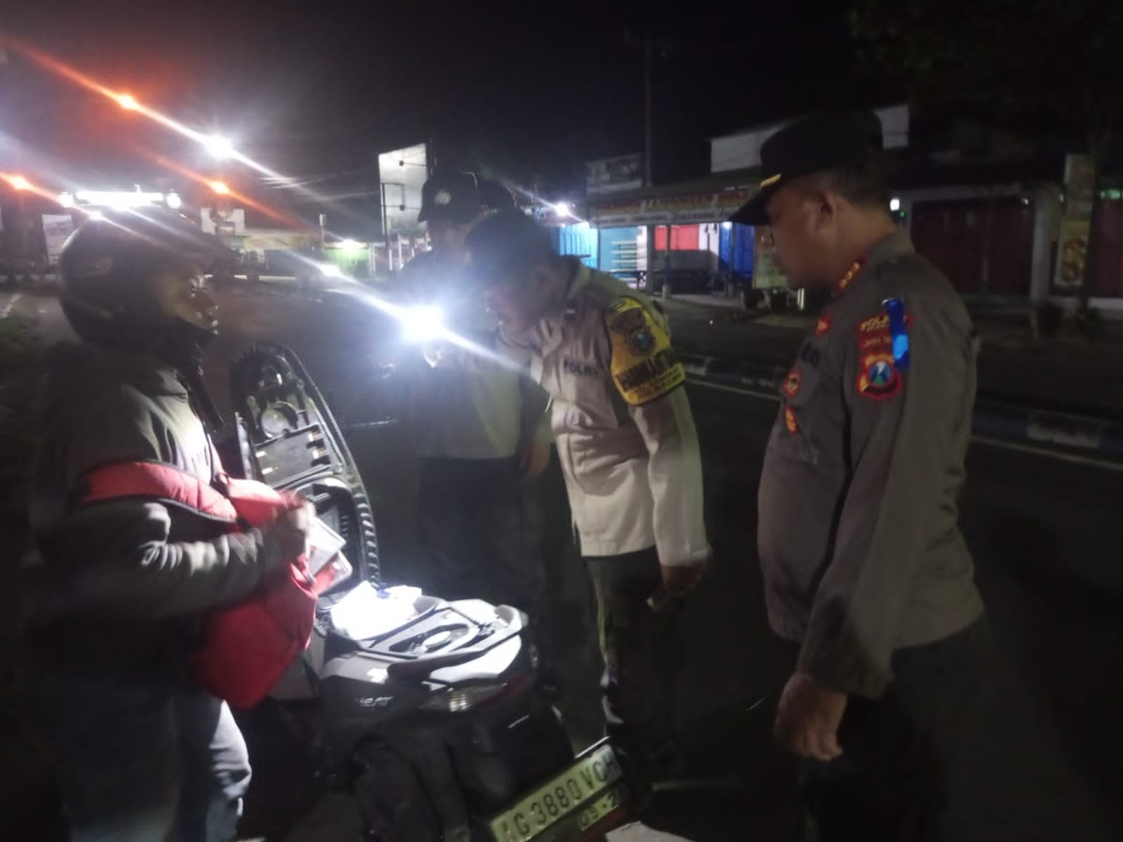 Polres Nganjuk Terjunkan Puluhan Anggota KRYD dalam Patroli Metode SREG Di Wilayah Berbek