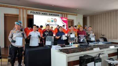 Satreskrim Polrestabes Surabaya Menangkap Warga WNA Penipuan