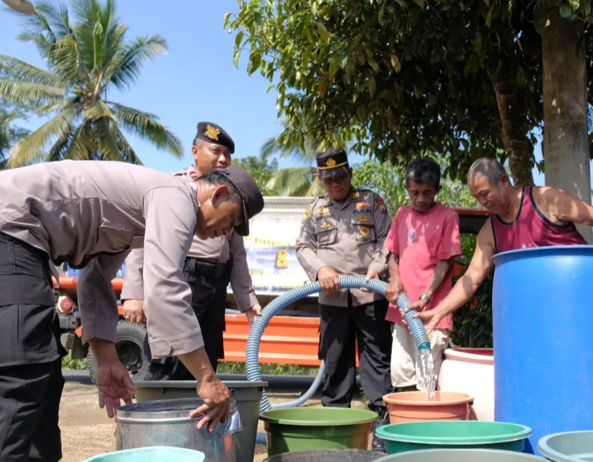 Polres Malang Salurkan Bantuan Air Bersih di Dua Desa