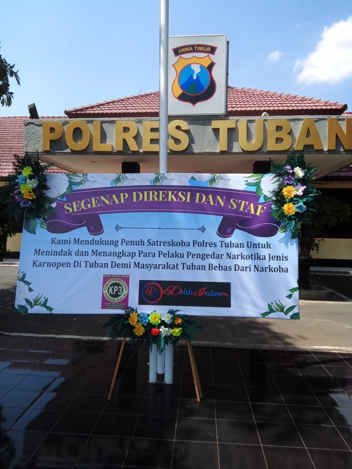 Diminta Berantas Peredaran Karnopen, Polres Tuban Terima Karangan Bunga Dari KP3