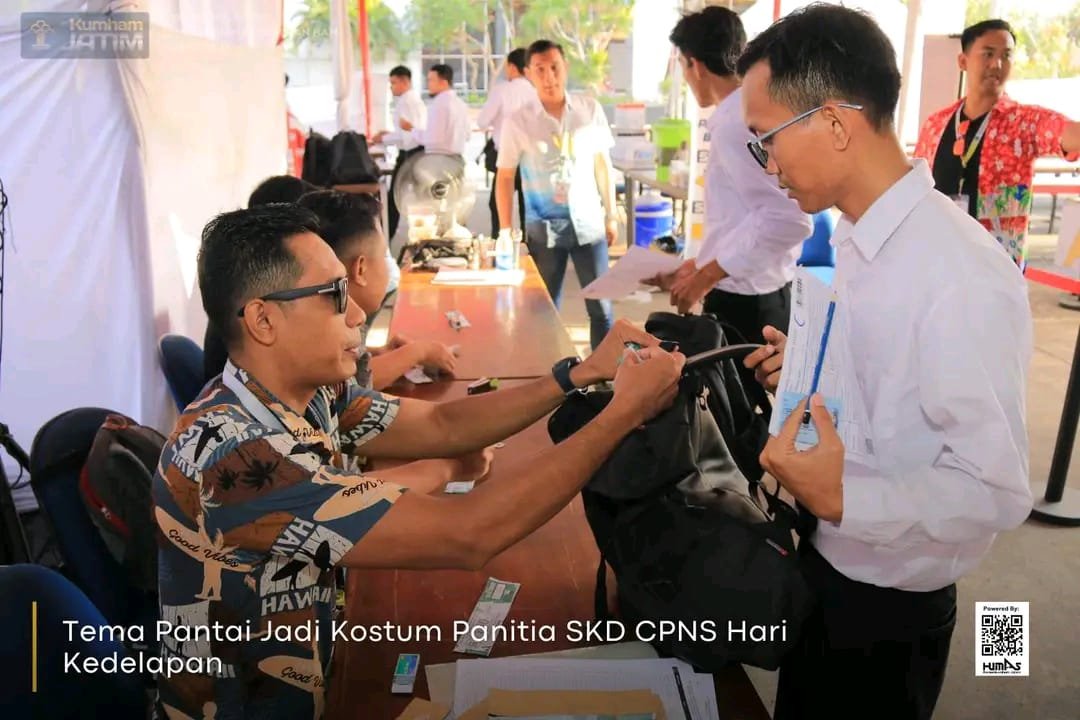 Tema Pantai Jadi Kostum Panitia SKD CPNS Hari Kedelapan