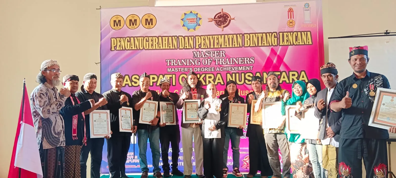 PENGANUGERAHAN GELAR MASTER KOMPETEN.