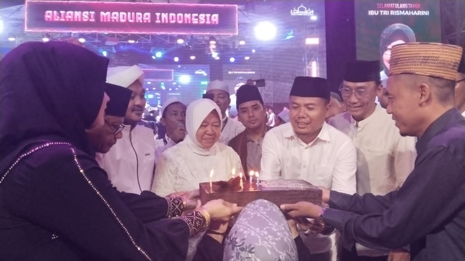 Semarakkan Anniversary ke 2 th, AMI Ajak Ribuan Masyarakat Surabaya Bersholawat 