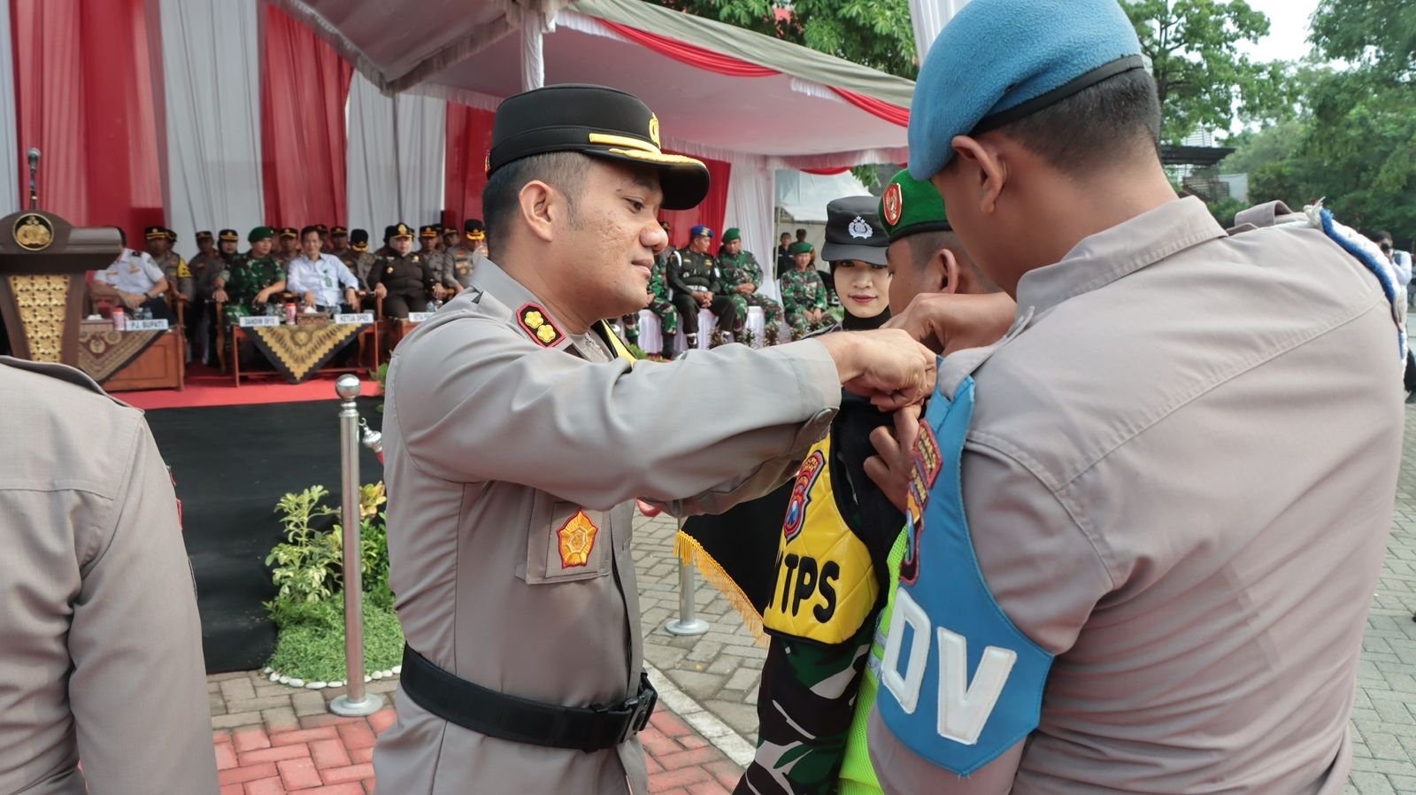 Apel Pergeseran Pasukan Polres Nganjuk, Kapolres Nyatakan Siap Amankan Tahap Pungut Hitung Suara Pilkada 2024 