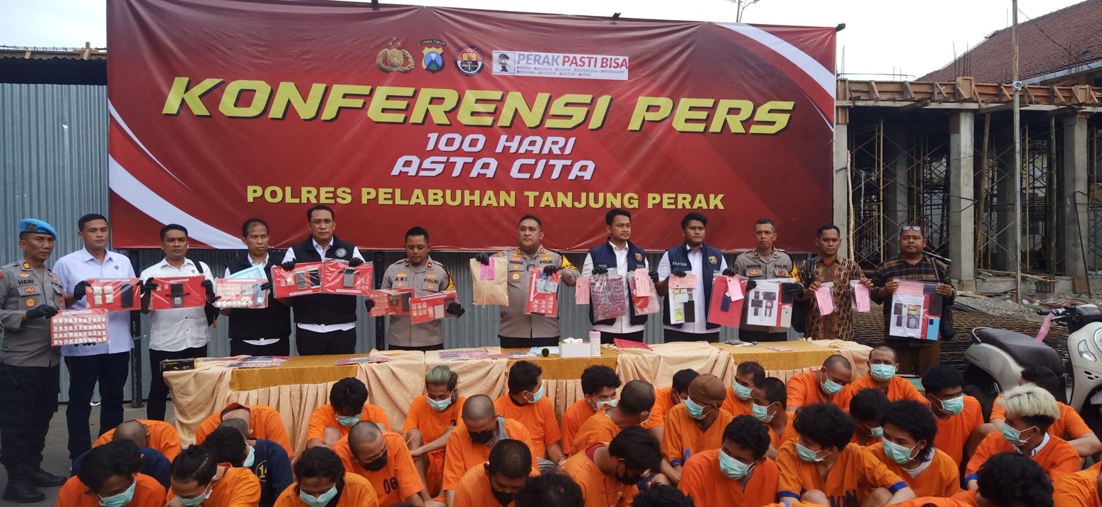 Dalam Dua Pekan Polres Pelabuhan Tanjung Perak Amankan 22 Tersangka Kasus Judol, TPPO dan TPPA.