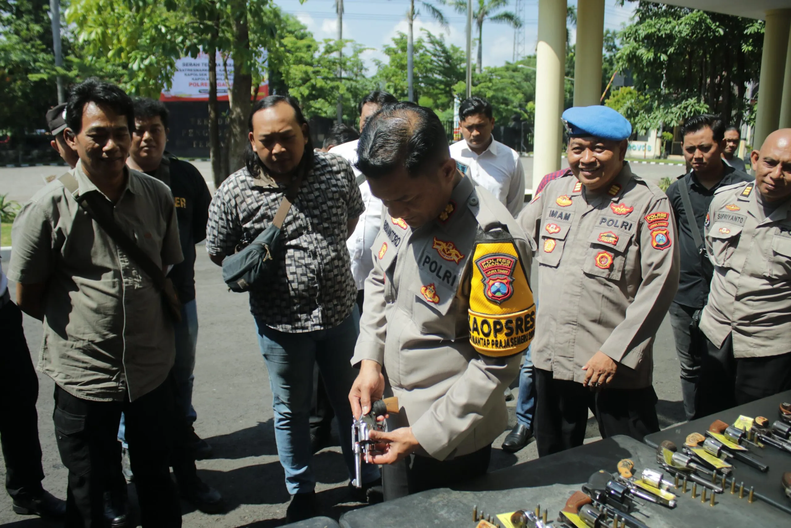 Polres Nganjuk Gelar Pemeriksaan Senpi untuk Penertiban dan Inventarisasi