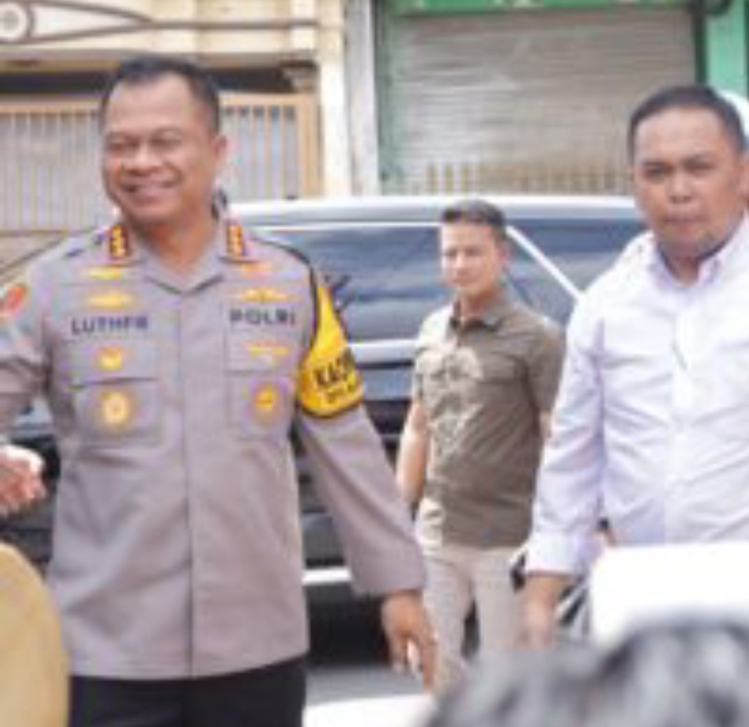 Wujudkan Generasi Sehat Dan Cerdas: Kapolrestabes Surabaya Gelar Aksi Makan Bergizi Gratis Di Sd Dumas, Kec. Bubutan, Surabaya