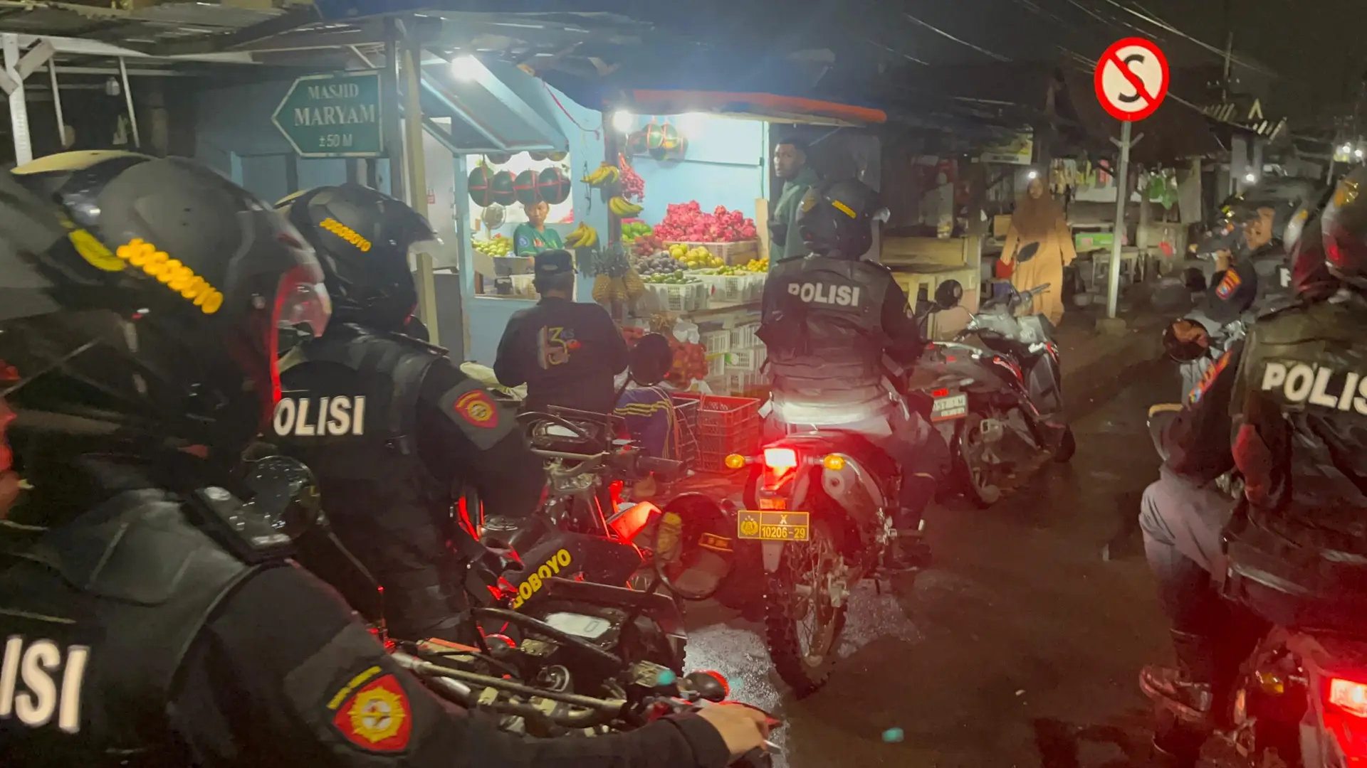 Tim Jogoboyo Polrestabes Surabaya Bubarkan Konvoi Perguruan Pencak Silat, Tiga Pemuda di Amankan