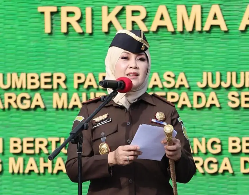 Kajati Jatim Mia Amiati Beri Pesan Khusus kepada Para Jaksa di Apel Pagi
