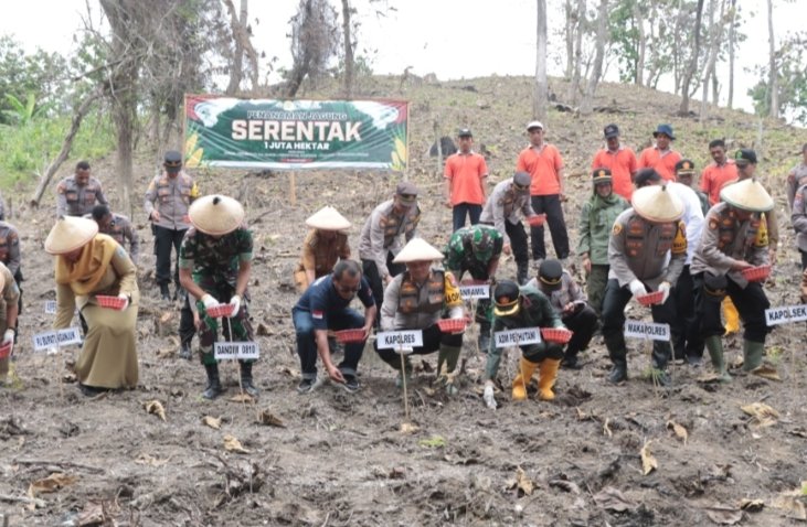 Polres Nganjuk Kembali Tanam Jagung di Lahan 2 Hektar Dukung Program Ketahanan Pangan Nasional