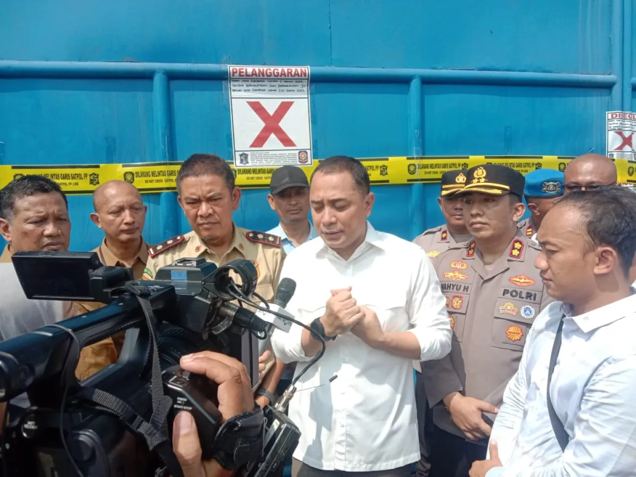 Pemkot Surabaya dan Polres Tanjung Perak Segel Gudang CV Sentoso Seal