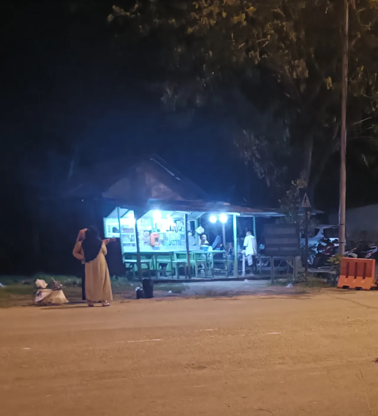 Diduga Lapak Narkoba Pasutri di Bangkalan, Transaksi Tersembunyi di Balik Warung Makan Dekat Pos Polisi