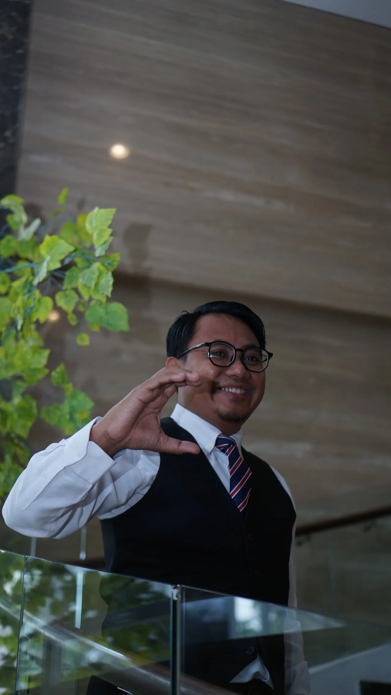 Guru SMPN 1 Blega Raih Penghargaan Nasional dalam Ajang Canvassador Summit Canva Indonesia 