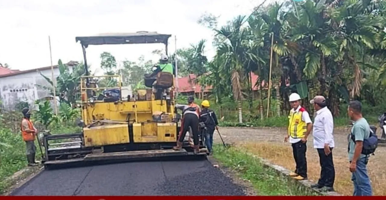 Plt Kadis Putr Kab.Nias Barat Pantau Pembangunan Di Sianaa Mandrehe.