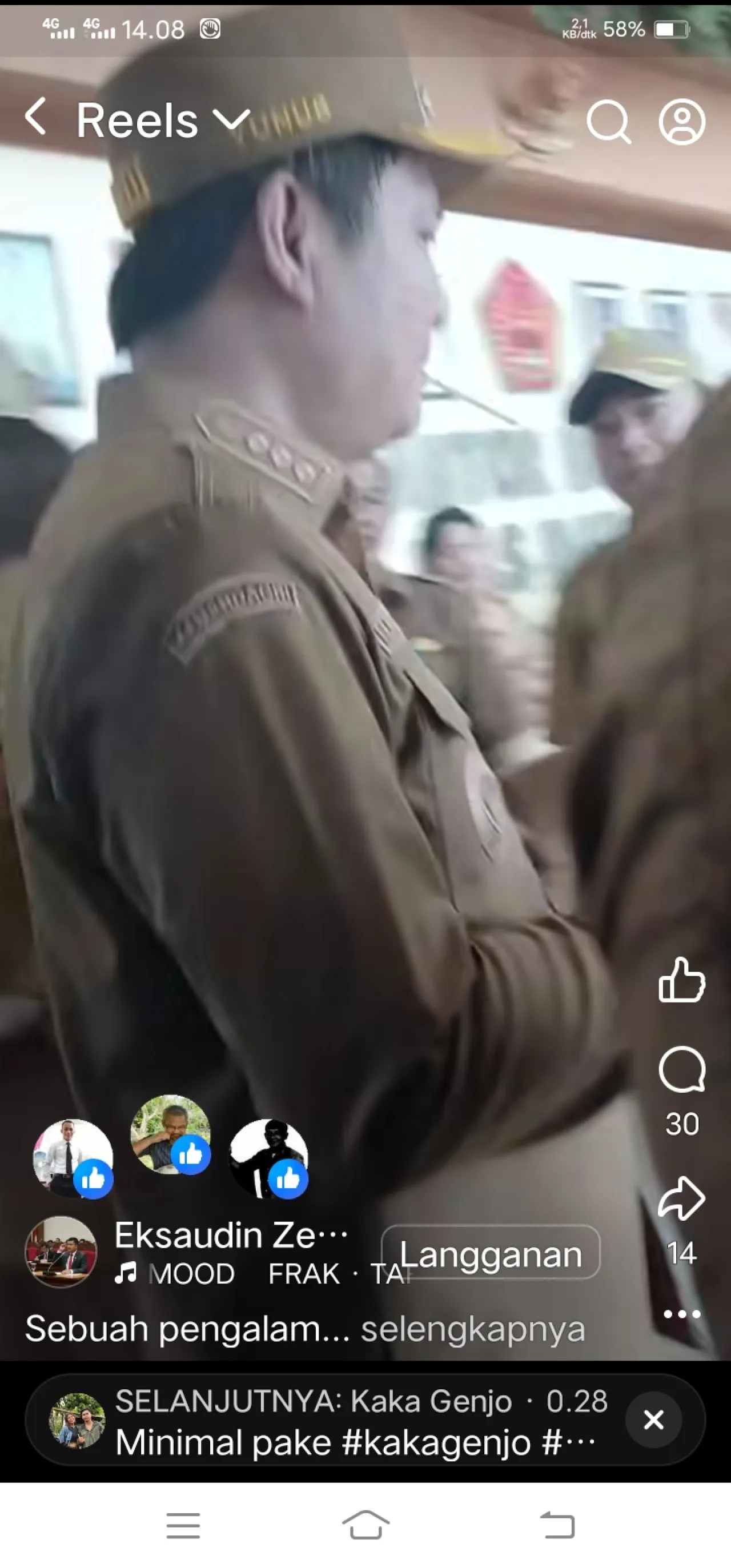 "SIAPA KAU" Sebut Bupati Nias Barat Eliyunus waruwu Sama Insan Pers saat hendak melakukan wawancara.