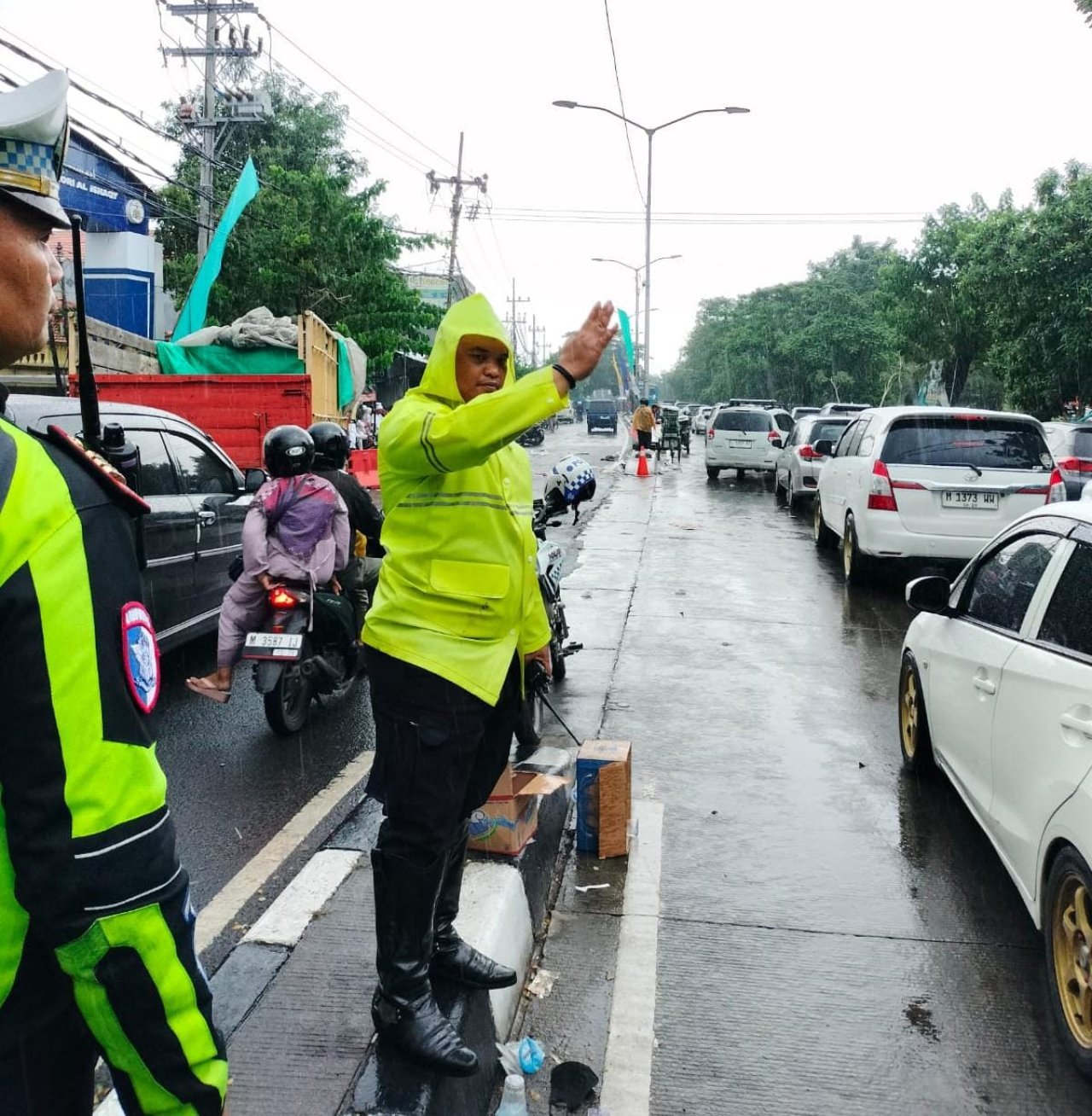 Kasatlantas Polres Tanjung Perak Pastikan Kamseltibcarlantas Terkendali 