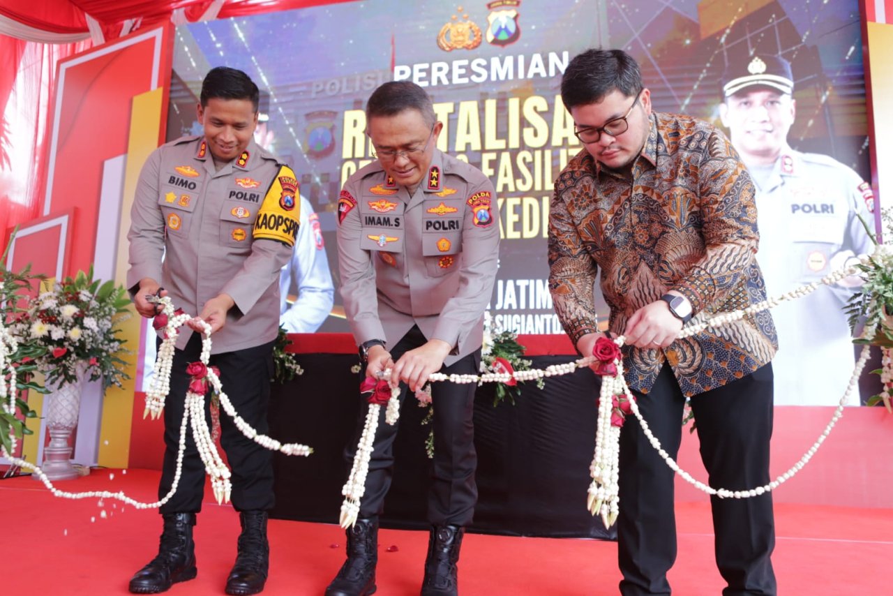 Kapolda Jatim Resmikan GOR Bulutangkis Tathya Dharaka Polres Kediri Kota