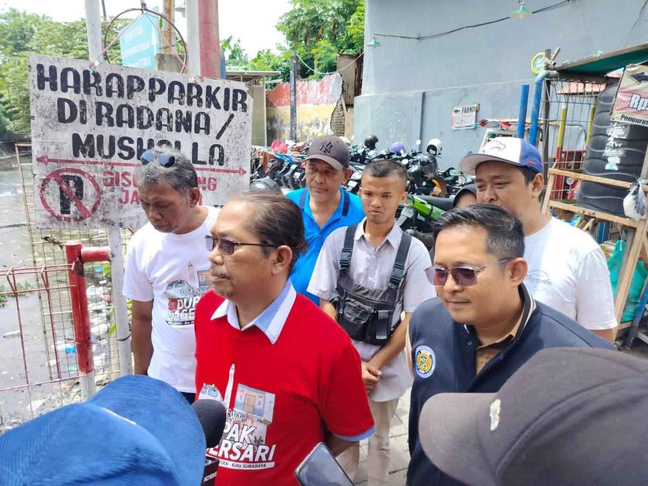 Budi Leksono Pastikan Perbaikan Jalan RW 9 Surabaya Berjalan Lancar