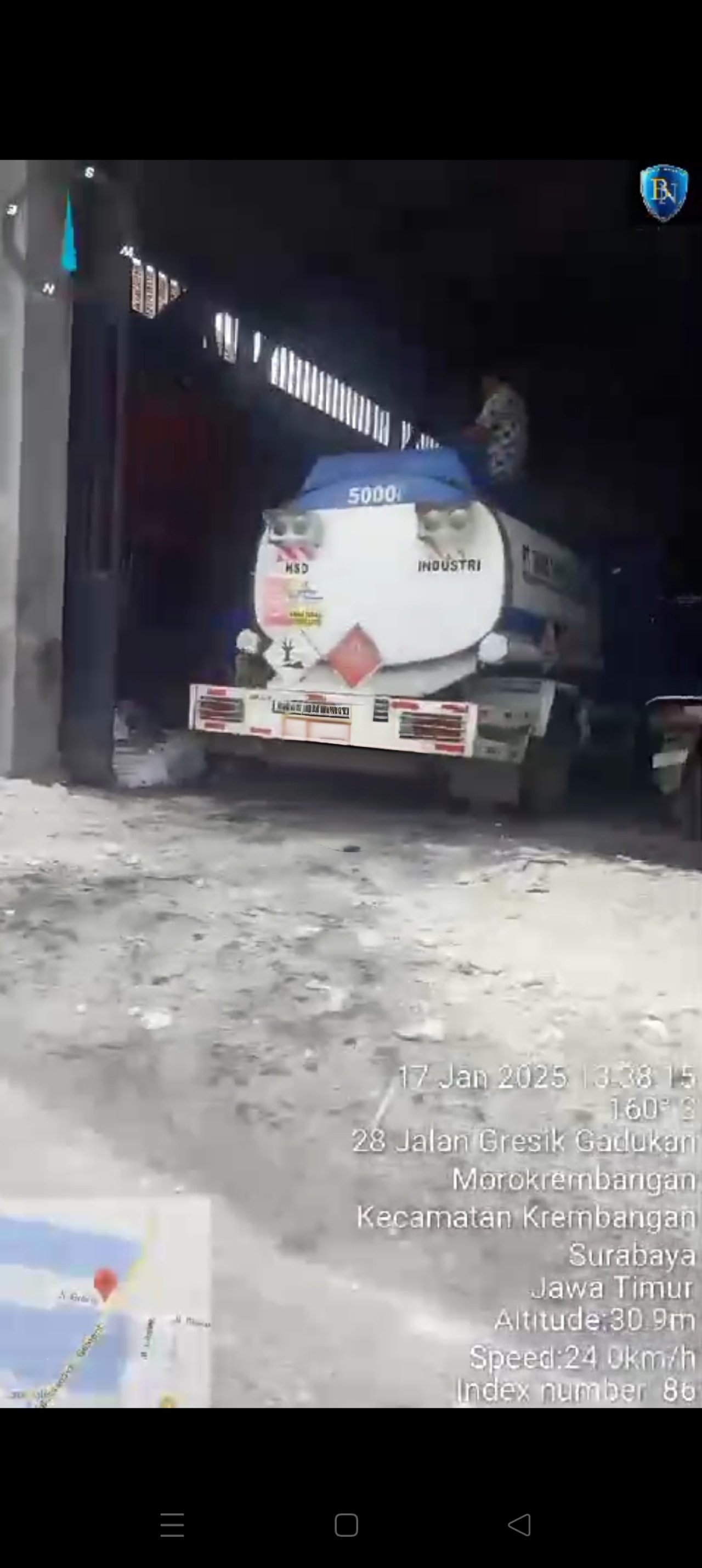 Truk Tangki Diduga Masuk Gudang BBM Ilegal di Gresik Gadukan, Warga Resah