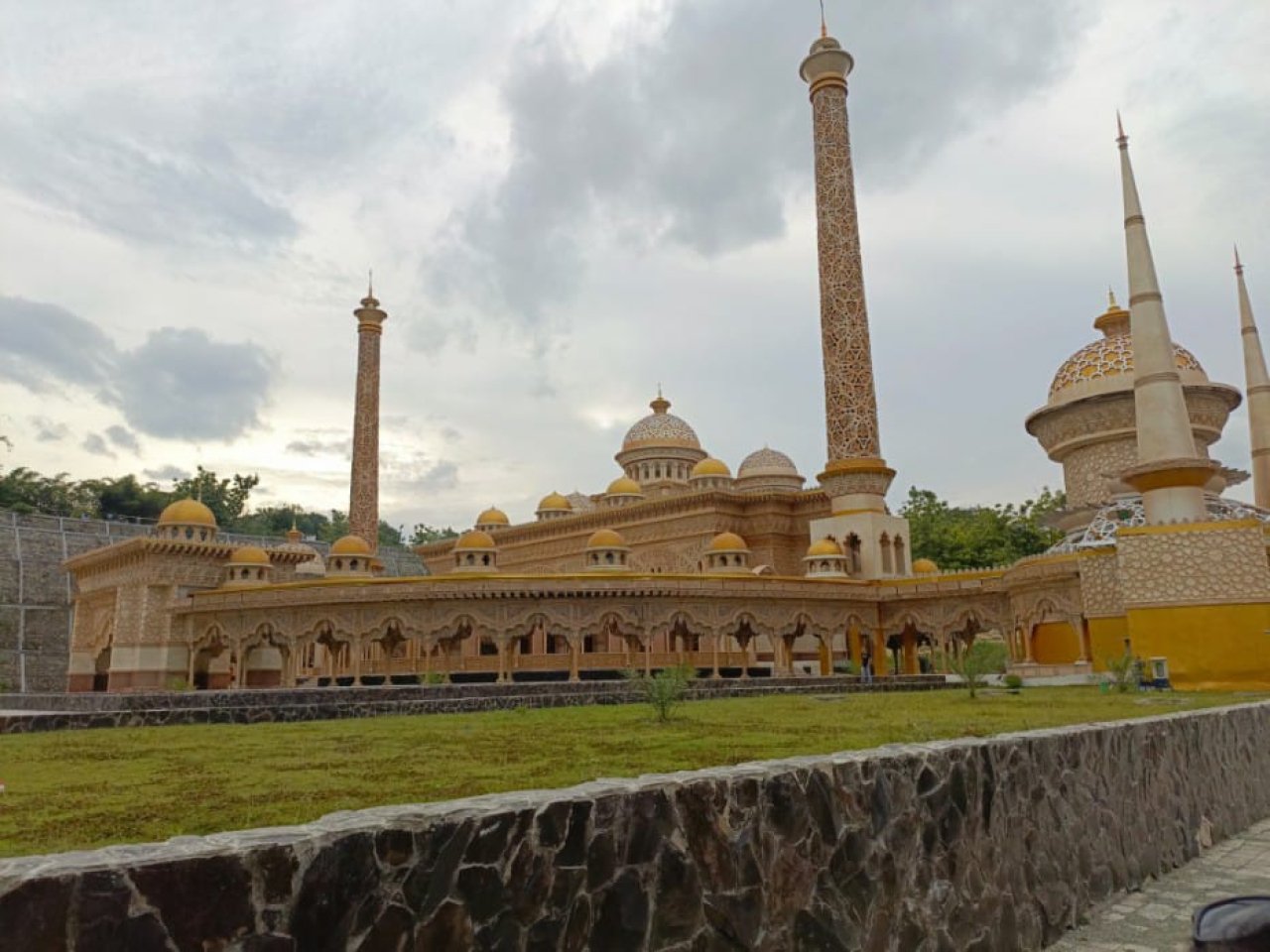 Masjid An-Nahdla Bojonegoro: Megah Namun Bermasalah, Warga Resah