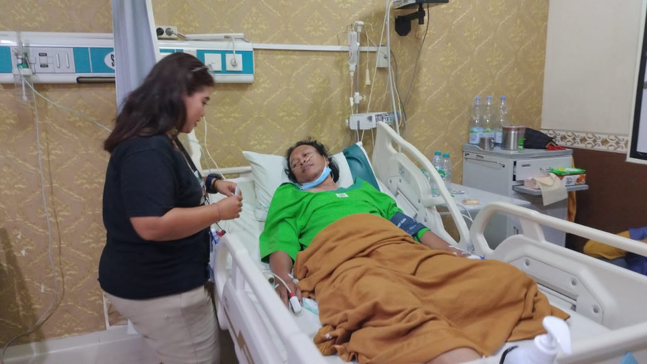 Vanguard Peduli Sesama, Jenguk Ketua AWS di RS Soewandi"