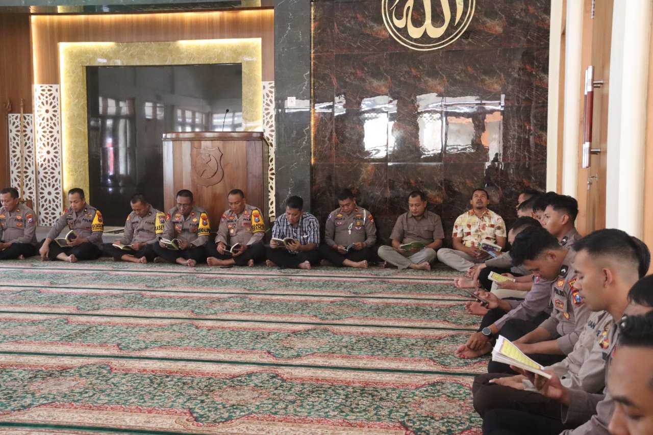 Polri Berduka,Polres Bondowoso Melaksanakan Sholat Gaib untuk Anggota yang Gugur di Way Kanan Lampung