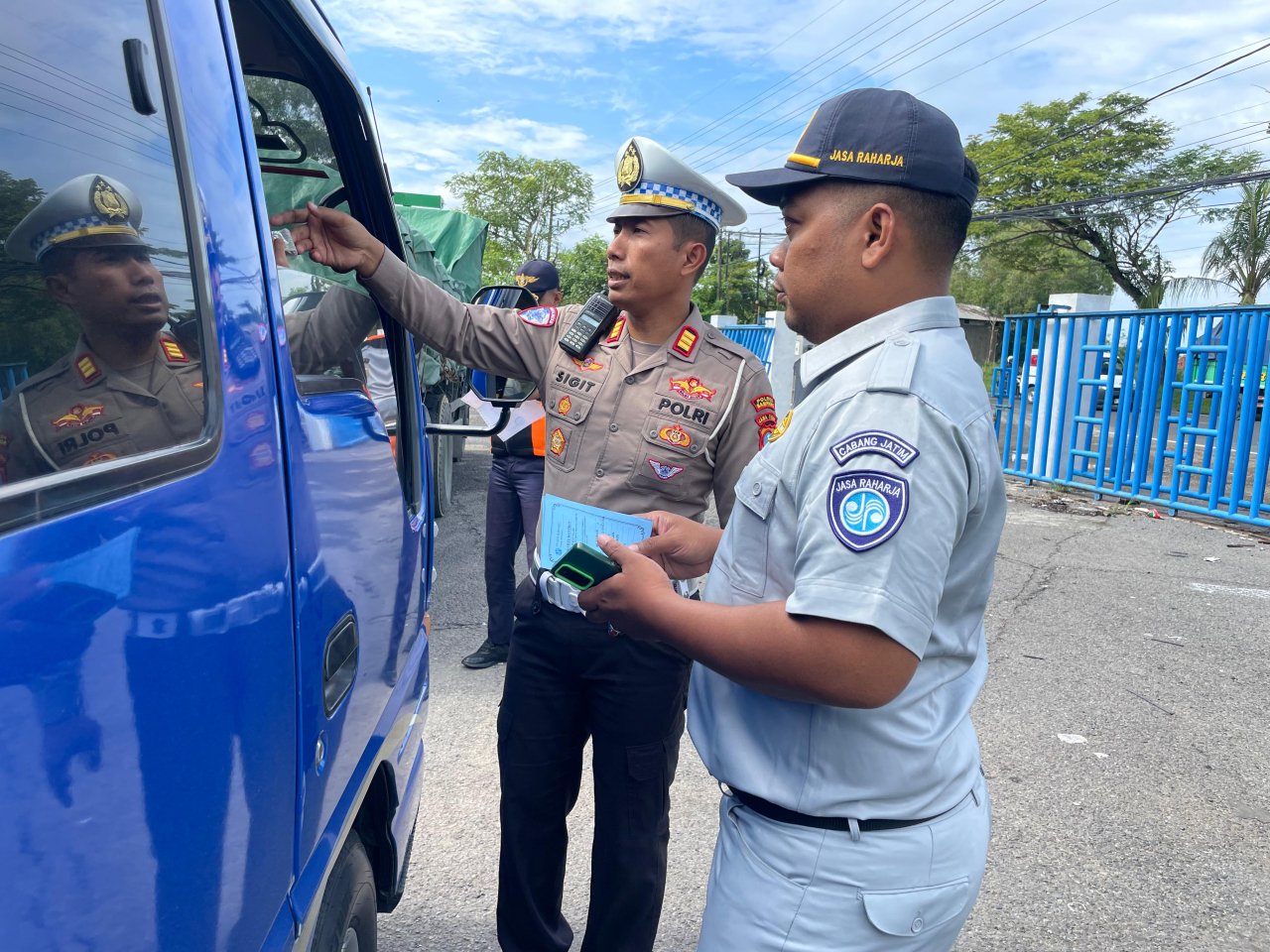 Satlantas Polres Sampang Gelar Operasi Gabungan 70 Tilang, Puluhan Kasus KIR dan Pajak Ditindak