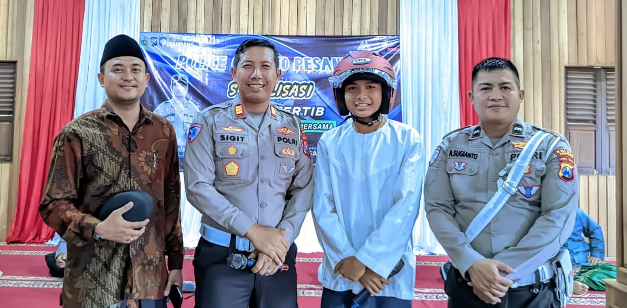 Police Goes to School dan Pesantren, Satlantas Polres Sampang Ajak Santri Tertib Berlalu Lintas
