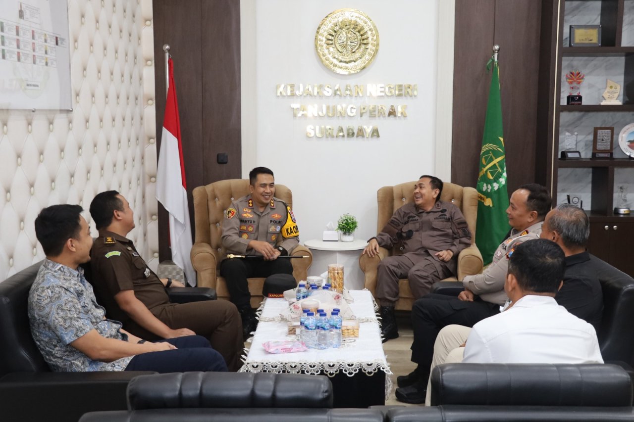 Kapolres Pelabuhan Tanjung Perak Jalin Silaturahmi dengan Kejari Tanjung Perak, Perkuat Sinergi Penegakan Hukum