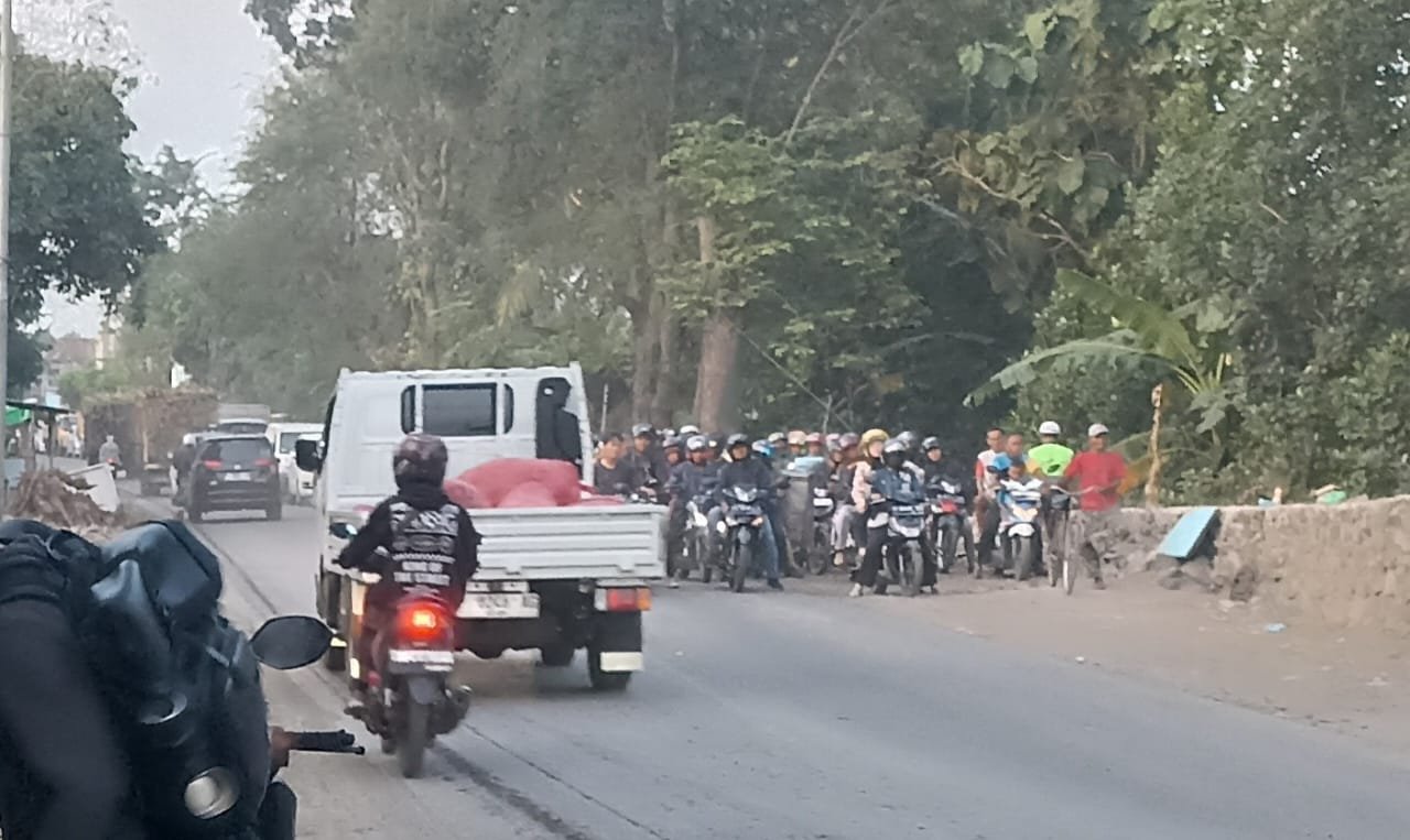 Proyek Jembatan di Bondowoso Sebabkan Kemacetan Parah, Pengendara Mengeluh