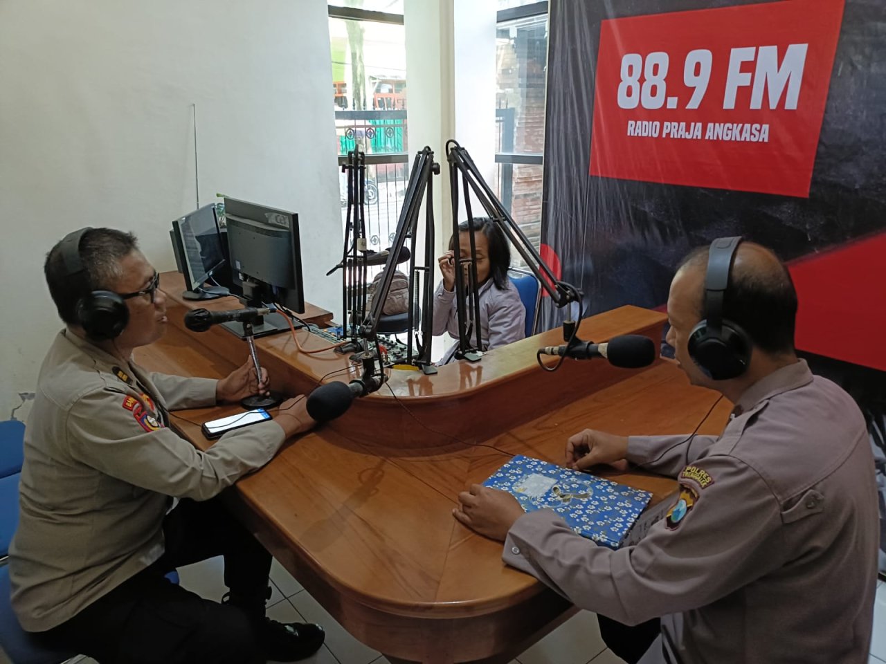 Melalui Binmas on Air, Polres Trenggalek Kampanyekan Peran Penting Satkamling