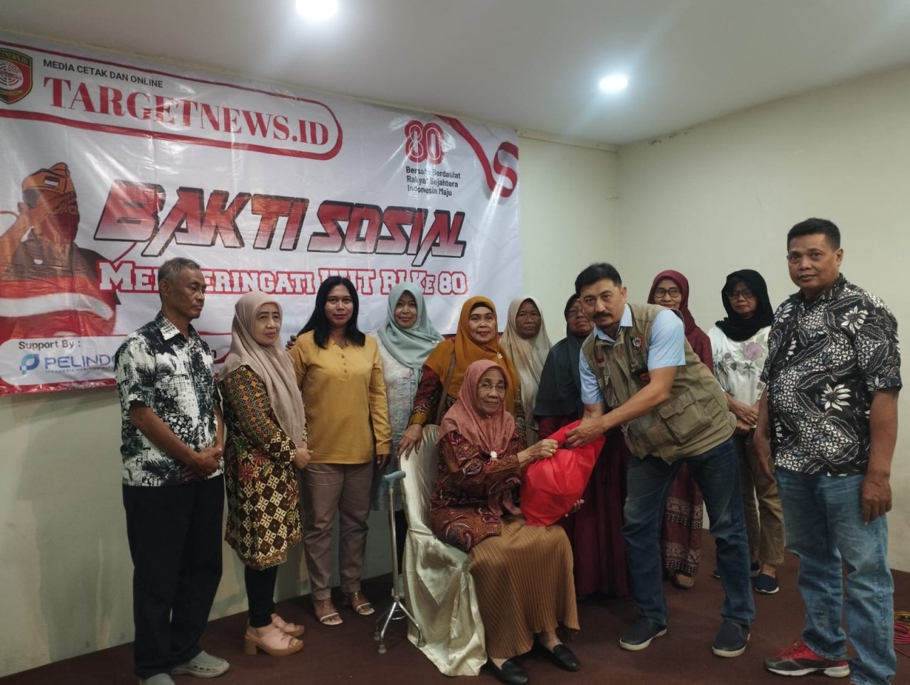 Media TargetNews.ID Bersama Pelindo Serta Bank Jatim Bagikan Baksos