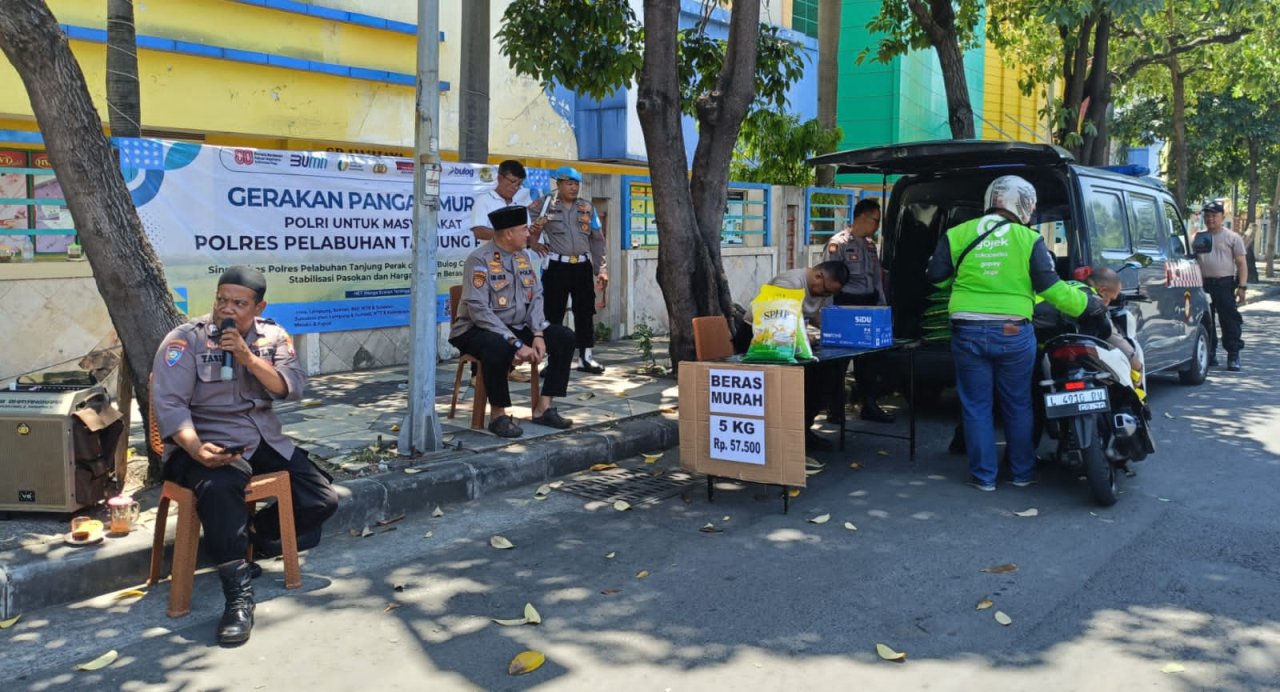 Polsek Pabean Cantikan Gelar Penjualan Beras Murah SPHP, 187 Sak Ludes dalam 75 Menit