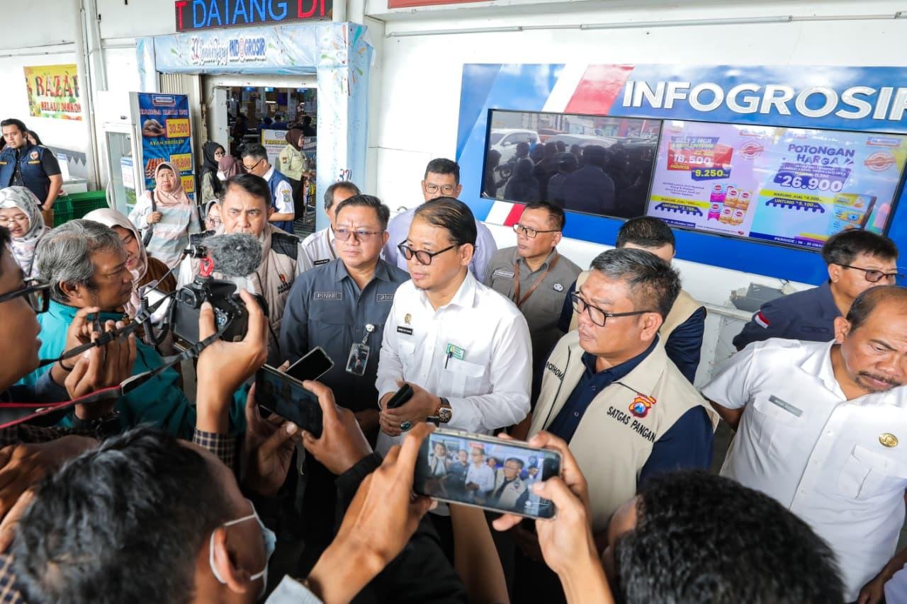 Jelang Nataru Satgas Pengendalian Harga Beras Jawa Timur Sidak Pasar di Surabaya