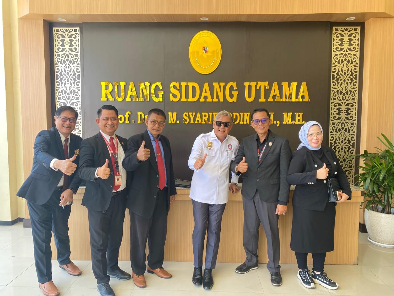 Cetak Advokat Yang Berintegritas, AdvoKAI Pusat Dan Jatim Hadir Dalam Pemgambilan Sumpah Advokat Baru