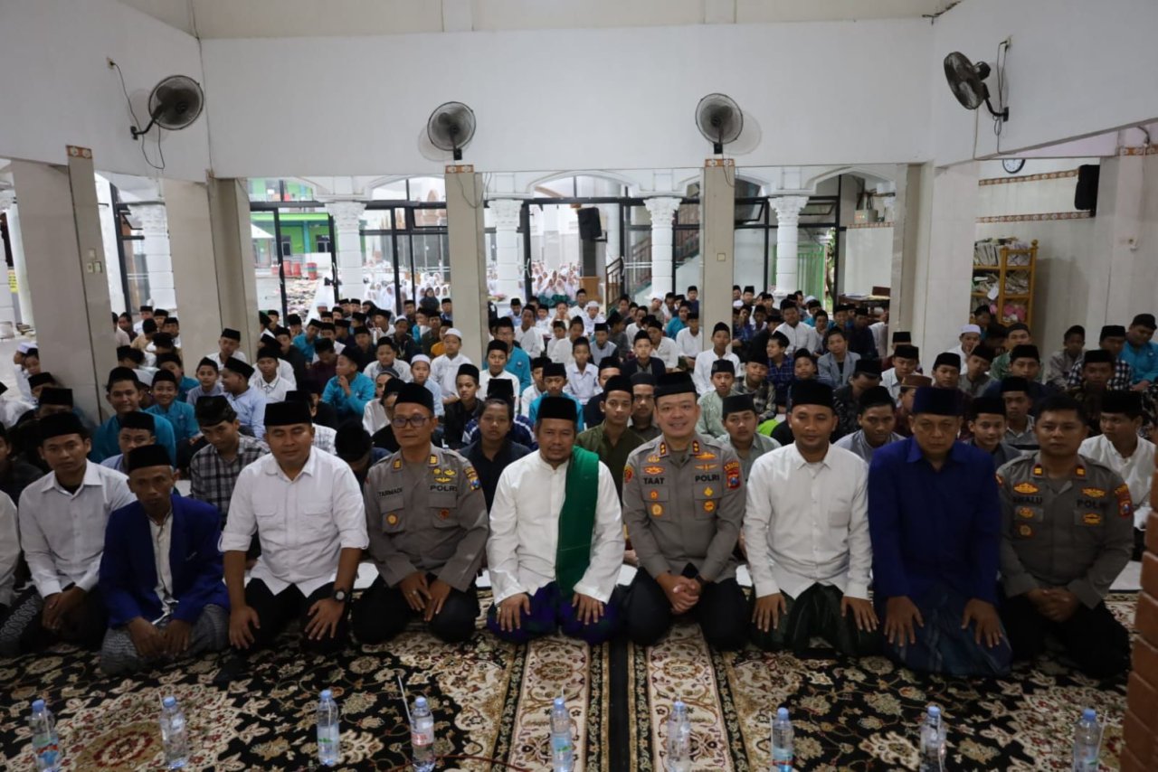 Peringati Hari Santri, Polres Tulungagung Salurkan Bantuan 15 ton Beras untuk 60 Pondok Pesantren